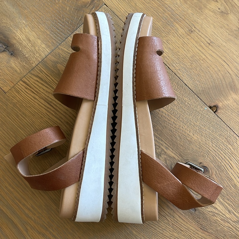 Lucky Brand ankle wrap wedge leather sandal. 8M - Picture 4 of 6